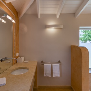 bedroom-4-casa-cervo-track5