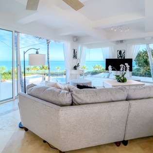 living-room-pearl-east-at-the-pearls-track2