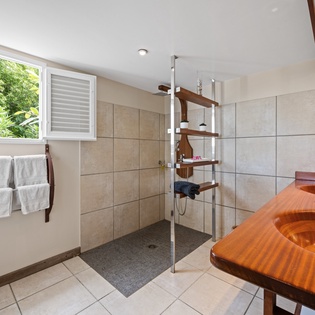 bedroom-1-villon-track1