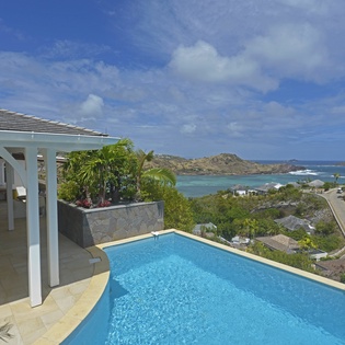 exterior-1-lagon-estate-track1