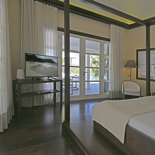 bedroom-1-silver-rainbow-track2