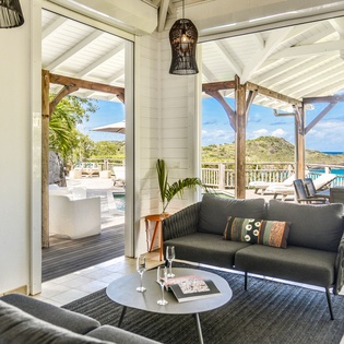guest-house-living-room-lagon-estate-track1