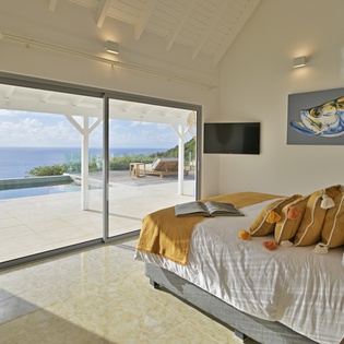 guest-bedroom-2-secret-garden-track1