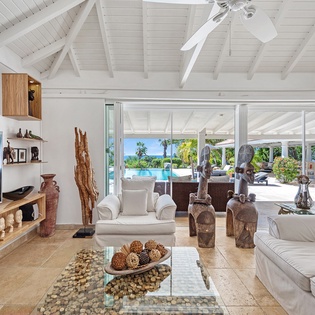 living-room-la-pinta-track2