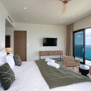 bedroom-4-aqua-vista-track3
