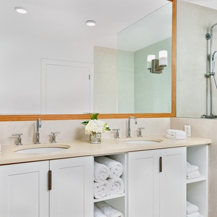 bathroom2-ocean-side-tower-track1