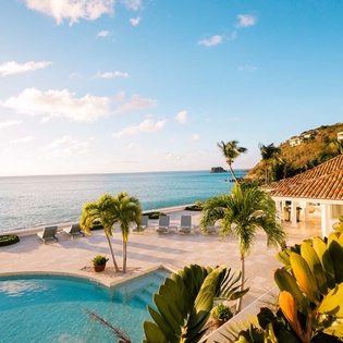 8-PetitePlage4-PoolSeating
