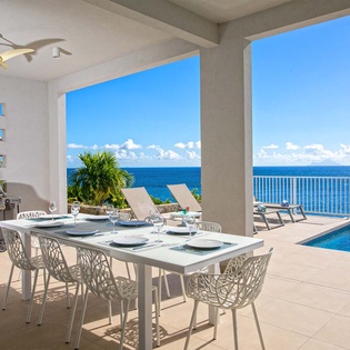 10-Aqua-OutsideDining