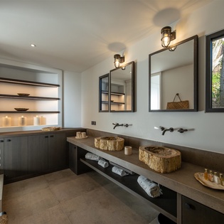 bathroom-1-maud-track2