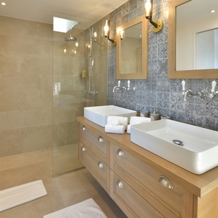 guest-house-bathroom2-vogue-track1