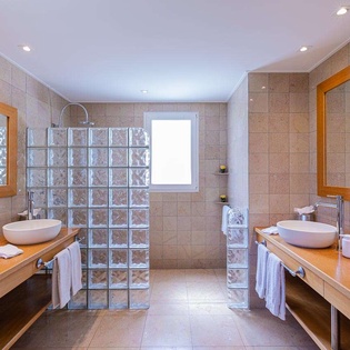 Bathroom at WV EMM, Lorient, St. Barthelemy