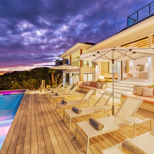 exterior-villa-bristol-breeze-track39