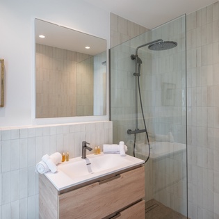 bathroom-1-nanou-track1