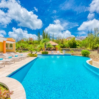 pool-terre-azure-track3