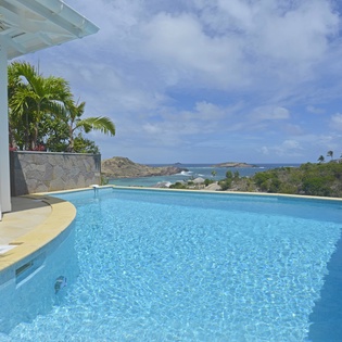 exterior-1-lagon-estate-track2