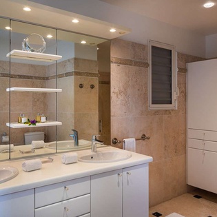 Bathroom at WV MLA, Marigot, St. Barthelemy