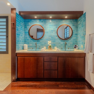 primary-bathroom-la-maison-rouge-track1