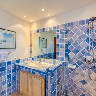 bedroom-3-terre-azure-track3