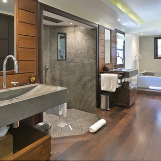 bedroom-1-silver-rainbow-track1