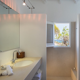 bathroom-3-angelina-track1