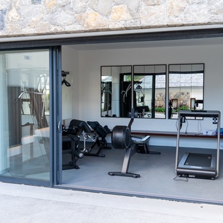 gym-room-ahava-track2