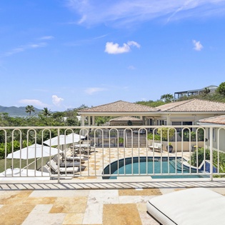 Exterior-Maison de Reve-Track-14