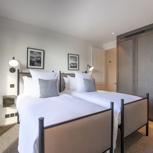 bedroom-4-maud-track2