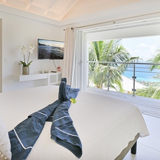 bedroom-1-villa-marris-track1