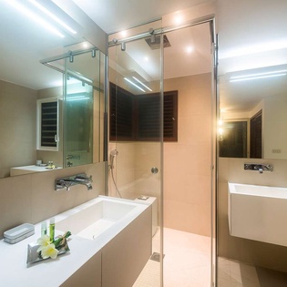 Bathroom at PIE TNS, Beach Side/Baie Longue, St. Martin