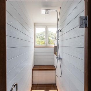 27-MasterBath_VillaGanesha