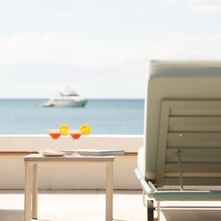 12-PetitePlage4-OutdoorSeating