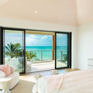 bedroom-1-villa-bristol-breeze-track3