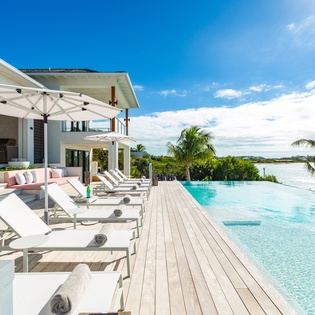 exterior-villa-bristol-breeze-track10