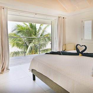 bedroom-1-villa-marris-track2