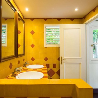 Bathroom at WV PAS, Lurin, St. Barthelemy