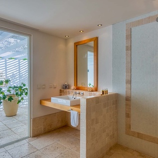 32-PetitePlage5-Bathroom2