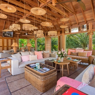 living-room-maison-saline-track2