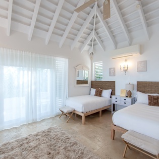 bedroom-5-pearl-west-at-the-pearls-track1