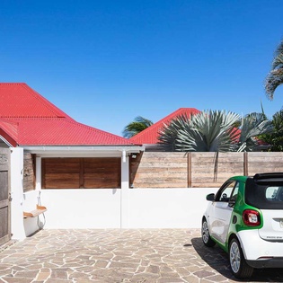 Exterior of WV HBV, Flamands, St. Barthelemy