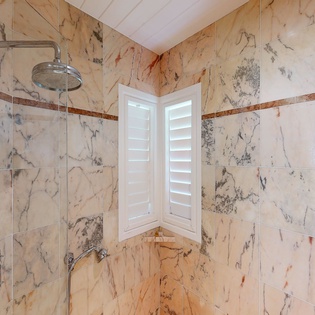 guest-bathroom1-mustique-track2