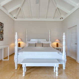 bedroom-4-casa-cervo-track2