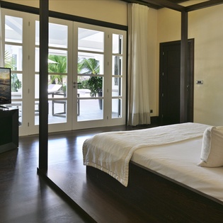 bedroom-2-silver-rainbow-track3