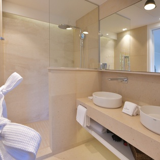 bathroom-6-la-romance-track1