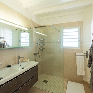Bathroom at WV MOU, Lurin, St. Barthelemy