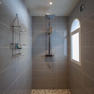 29-Beauvoir-Bathroom3