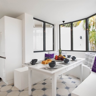 dining-room-amethyst-track1