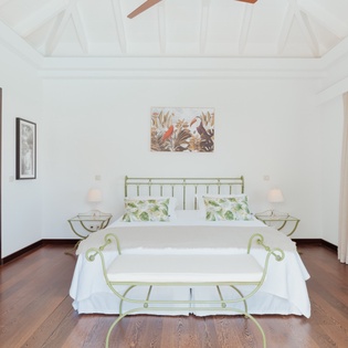 guest-bedroom-1-la-maison-rouge-track2