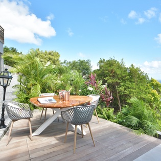 guest-house-exterior1-vogue-track2