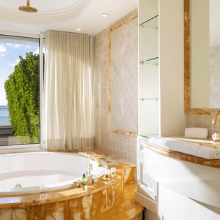 24-PetitePlage4-Bathroom1
