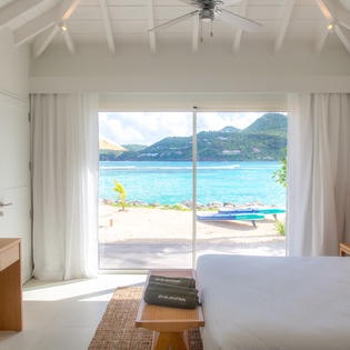 guest-bedroom-2-castelle-track1